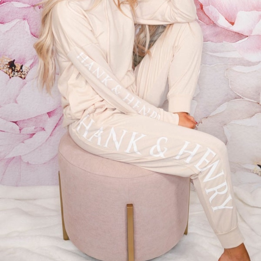 Simply Obsessed Hank & Henry Beige Sweatpants NWT